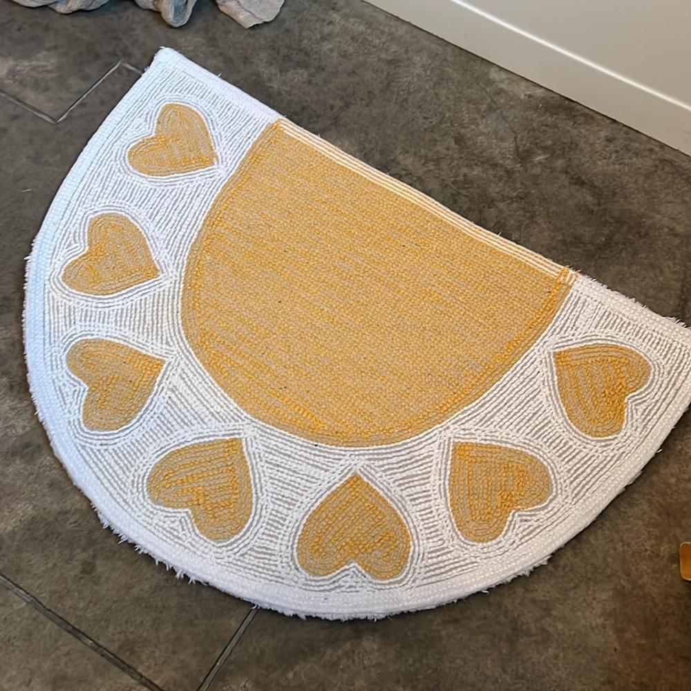 Yellow and White Heart Bath Mat - Picture 4 of 5